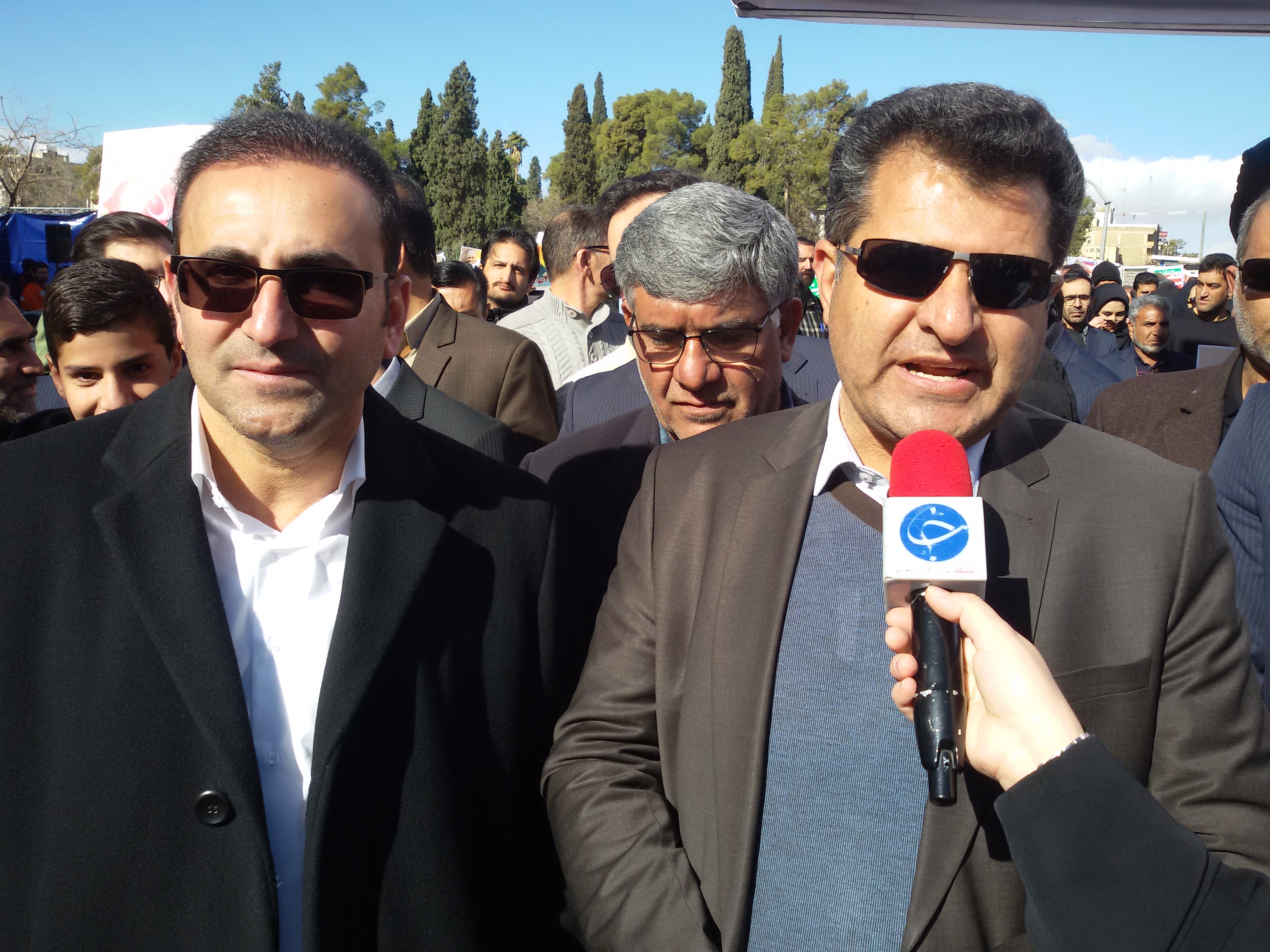 راهپیمایی 22 بهمن با حضور اعضای شورای اسلامی شهر شیراز، مدیران و مسئولان شهرداری شیراز و اقشار مردم ولایتمدار و انقلابی شهر شیراز