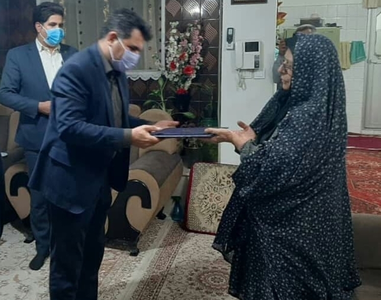 دیدار دکتر قائدی با خانواده معزز شهدا به مناسبت هفته دفاع مقدس